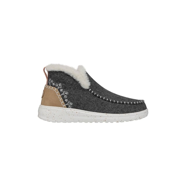 Faux shearling just hits different. Like, omg-these-are-cozier-than-my-slippers different. But hey, that's how the Denny Wool Faux Shearling bootie rolls. Heavy on style with plush wool and suede uppers.