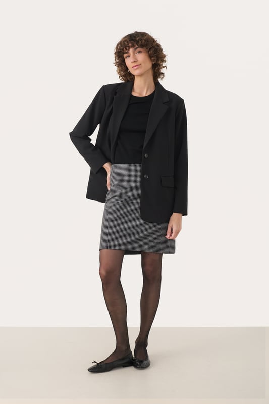 Gerade Passform,Über Knielänge  Schonwäsche 30°, Nicht bleichen, Nicht im Trockner trocknen, Tropnass aufhängen, Kalt bügeln max. 110° C, Nicht trockenreinigen  68% Polyester,29% Viskose,3% Elasthan
