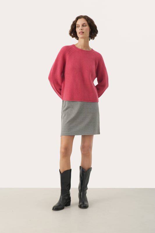 Gerade Passform,Über Knielänge  Schonwäsche 30°, Nicht bleichen, Nicht im Trockner trocknen, Tropnass aufhängen, Kalt bügeln max. 110° C, Nicht trockenreinigen  68% Polyester,29% Viskose,3% Elasthan