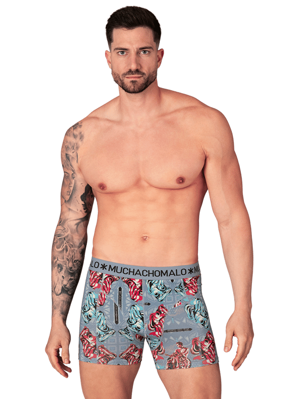 Die Boxershorts/Slips von Muchachomalo sind perfekt geschnitten und aus hochwertiger Baumwolle gefertigt. Ein weiches und elastisches Bündchen mit dem Microfaser-Logo sorgt für zusätzlichen Komfort.  Spezifikationen • Normale Passform • Flache Nähte für zusätzlichen Komfort • Weiches Bündchen mit dem Muchachomalo-Logo  Pflegehinweise • Waschbar bei 30 Grad • Nicht im Trockner trocknen • Bei mittlerer Temperatur bügeln (2 Punkte)  Warum Muchachomalo? Muchachomalo arbeitet nur mit BSCI- und OEKO-TEX-zertifizierten Fabriken. Diese Fabriken haben sich verpflichtet, die Arbeitsbedingungen kontinuierlich zu verbessern. Sie setzen sich für das Recht ein, Gewerkschaften zu bilden, sorgen für sichere Arbeitsbedingungen und lehnen Zwangsarbeit sowie Kinderarbeit ab. Sie ermöglichen es auch Verbrauchern und Unternehmen, verantwortungsbewusste Entscheidungen zu treffen, die unseren Planeten für zukünftige Generationen schützen.