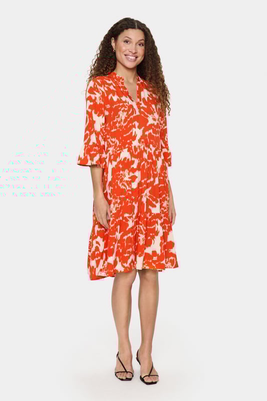 Casual fit,Knie  Fijne was 30°, niet bleken, niet in de droger drogen, Druipnat ophangen in de schaduw, koud strijken max. 110° C, Droogreiniging  100% Viscose (LENZING™ ECOVERO™)