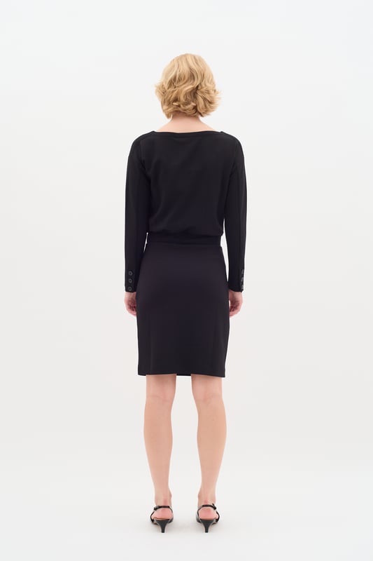 Relaxed fit,Elastische Taille,Knielänge,Lange Ärmel  Schonwäsche 30°, Nicht bleichen, Nicht im Trockner trocknen, Liegend trocken., Kalt bügeln max. 110° C, Trockenreinigung  51% Modal (TENCEL™),42% Polyester,7% Elasthan