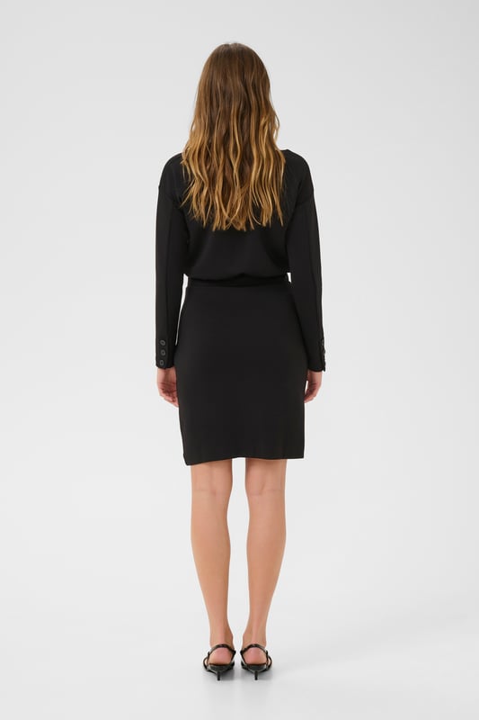 Relaxed fit,Elastische Taille,Knielänge,Lange Ärmel  Schonwäsche 30°, Nicht bleichen, Nicht im Trockner trocknen, Liegend trocken., Kalt bügeln max. 110° C, Trockenreinigung  51% Modal (TENCEL™),42% Polyester,7% Elasthan