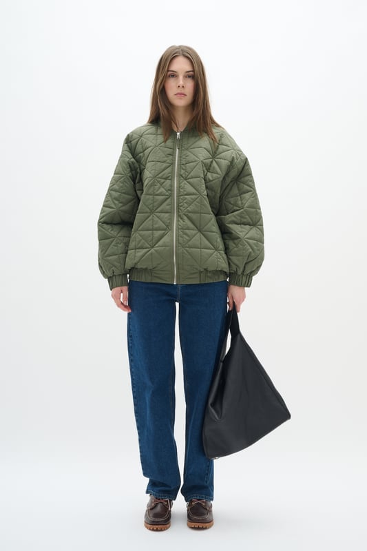 Baggy fit,Lange Ärmel  Schonwäsche 30°, Nicht bleichen, Trocknen im Trockner schonend, Nicht bügeln, Nicht trockenreinigen  100% Polyester (Recycelt)