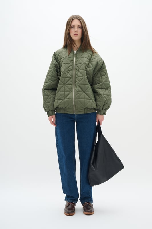 Baggy fit,Lange Ärmel  Schonwäsche 30°, Nicht bleichen, Trocknen im Trockner schonend, Nicht bügeln, Nicht trockenreinigen  100% Polyester (Recycelt)