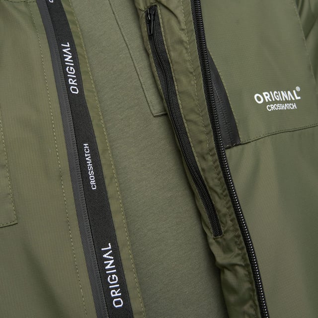 Mens Crosshatch Utilate Jacket in thyme.- Lightweight and durable windbreaker jacket- Bungee cord-adjustable hood- Full zip fastening- Chest patch pocket and zipped pockets- Elasticated cuffs- Bungee cord-adjustable hem.- Breathable mesh lining- Shell: 100% Nylon.  Lining: 100% Polyester- Ref: CH2K124380AAGR