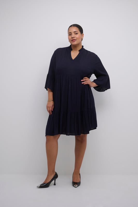 A-shape,Knie,3/4 mouwen  Fijne was 30°, niet bleken, niet in de droger drogen, Liggend laten drogen in de schaduw, koud strijken max. 110° C, Chemisch laten reinigen.  100% Viscose (LENZING™ ECOVERO™)