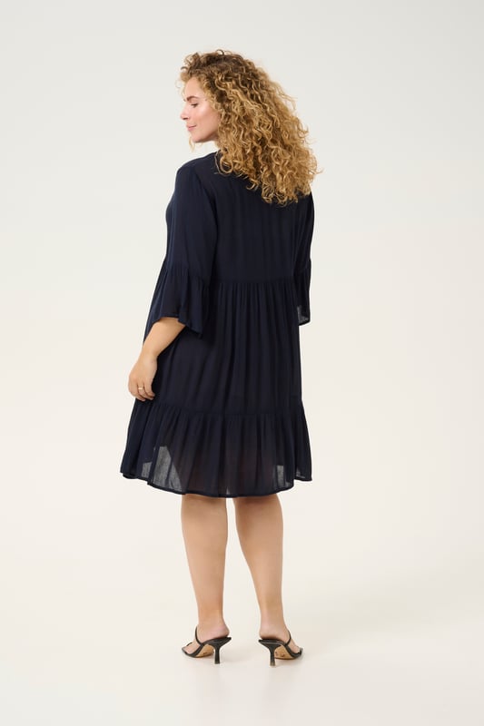 A-shape,Knie,3/4 mouwen  Fijne was 30°, niet bleken, niet in de droger drogen, Liggend laten drogen in de schaduw, koud strijken max. 110° C, Chemisch laten reinigen.  100% Viscose (LENZING™ ECOVERO™)