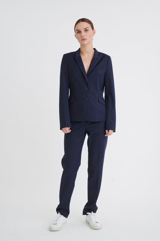 Gerade Passform,Lange Ärmel  Professionelle Reinigung, Nicht bleichen, Nicht im Trockner trocknen, Kalt bügeln max. 110° C, Trockenreinigung  52% Polyester,44% Virgin Wool,4% Elasthan