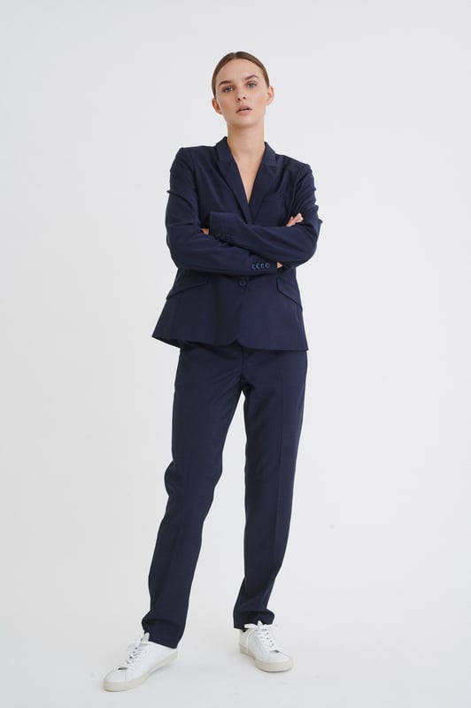 Gerade Passform,Lange Ärmel  Professionelle Reinigung, Nicht bleichen, Nicht im Trockner trocknen, Kalt bügeln max. 110° C, Trockenreinigung  52% Polyester,44% Virgin Wool,4% Elasthan