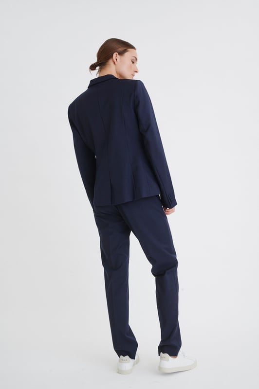 Gerade Passform,Lange Ärmel  Professionelle Reinigung, Nicht bleichen, Nicht im Trockner trocknen, Kalt bügeln max. 110° C, Trockenreinigung  52% Polyester,44% Virgin Wool,4% Elasthan