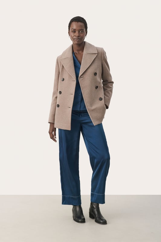 Classic fit,Lange Ärmel  Professionelle Reinigung, Nicht bleichen, Nicht im Trockner trocknen, Kalt bügeln max. 110° C, Trockenreinigung  40% Wolle (Recycelt),30% Polyester (Recycelt),25% Polyester,5% Sonstige fasern