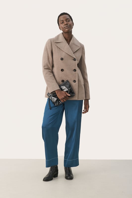 Classic fit,Lange Ärmel  Professionelle Reinigung, Nicht bleichen, Nicht im Trockner trocknen, Kalt bügeln max. 110° C, Trockenreinigung  40% Wolle (Recycelt),30% Polyester (Recycelt),25% Polyester,5% Sonstige fasern