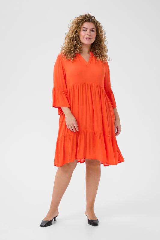 A-shape,Knie,3/4 mouwen  Fijne was 30°, niet bleken, niet in de droger drogen, Liggend laten drogen in de schaduw, koud strijken max. 110° C, Chemisch laten reinigen.  100% Viscose (LENZING™ ECOVERO™)