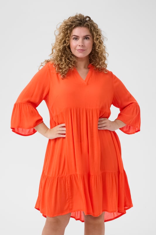 A-shape,Knie,3/4 mouwen  Fijne was 30°, niet bleken, niet in de droger drogen, Liggend laten drogen in de schaduw, koud strijken max. 110° C, Chemisch laten reinigen.  100% Viscose (LENZING™ ECOVERO™)