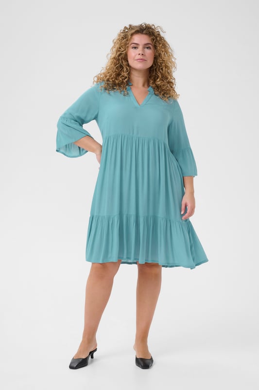 A-shape,Knie,3/4 mouwen  Fijne was 30°, niet bleken, niet in de droger drogen, Liggend laten drogen in de schaduw, koud strijken max. 110° C, Chemisch laten reinigen.  100% Viscose (LENZING™ ECOVERO™)