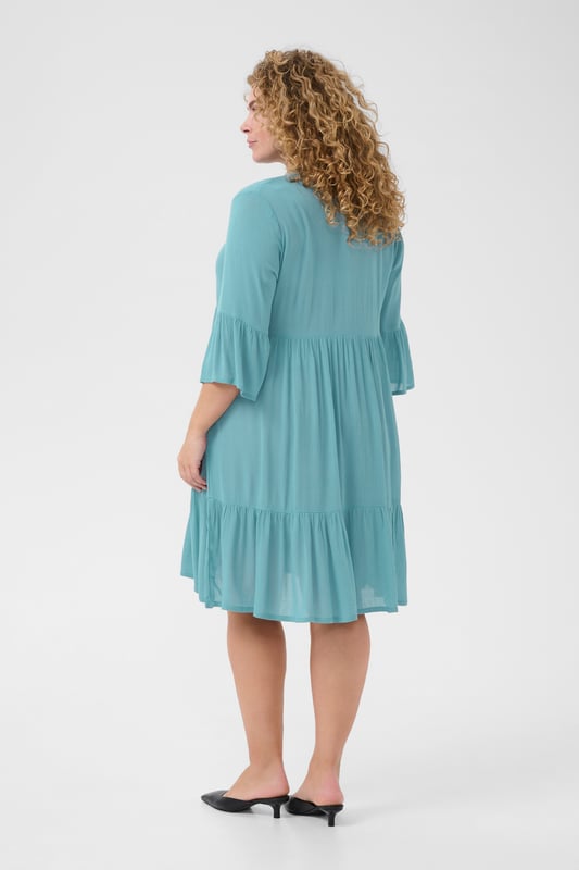 A-shape,Knie,3/4 mouwen  Fijne was 30°, niet bleken, niet in de droger drogen, Liggend laten drogen in de schaduw, koud strijken max. 110° C, Chemisch laten reinigen.  100% Viscose (LENZING™ ECOVERO™)