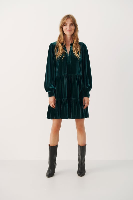 Relaxed fit,Über Knielänge,Lange Ärmel  Schonwäsche 30°, Nicht bleichen, Nicht im Trockner trocknen, Liegend trocken., Kalt bügeln max. 110° C, Trockenreinigung  60% Polyester,35% Polyester (Recycelt),5% Elasthan