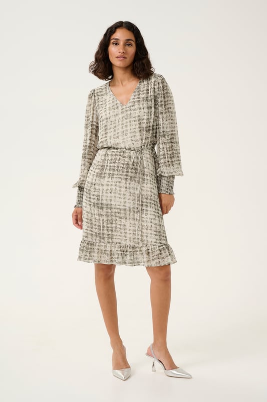 Regular fit,Boven de knie,Lange mouwen  Fijne was 30°, niet bleken, niet in de droger drogen, Druipnat ophangen in de schaduw, koud strijken max. 110° C, Droogreiniging  100% Polyester