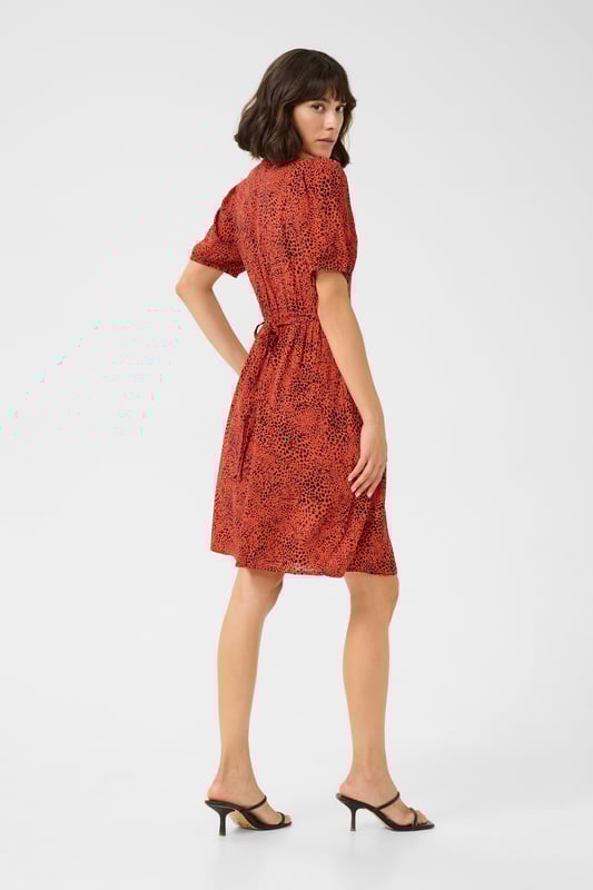 Regular fit,Taille lengte,Korte mouwen  Fijne was 30°, niet bleken, niet in de droger drogen, Druipnat ophangen in de schaduw, koud strijken max. 110° C, Droogreiniging  100% Viscose