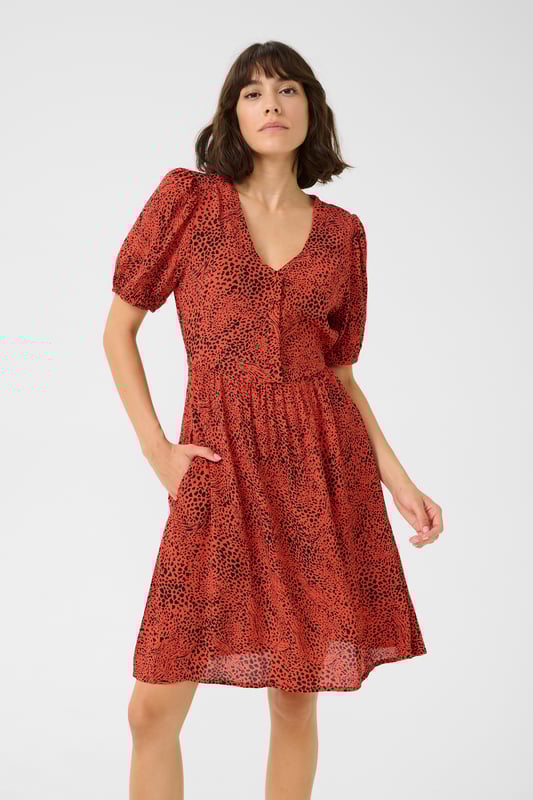 Regular fit,Taille lengte,Korte mouwen  Fijne was 30°, niet bleken, niet in de droger drogen, Druipnat ophangen in de schaduw, koud strijken max. 110° C, Droogreiniging  100% Viscose