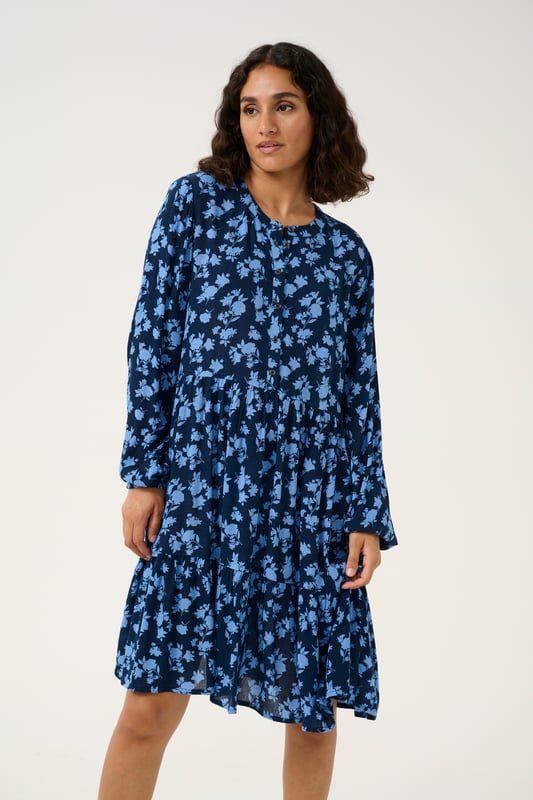 Regular fit,Wijde taille,Boven de knie,Lange mouwen  Fijne was 30°, niet bleken, niet in de droger drogen, Liggend laten drogen in de schaduw, koud strijken max. 110° C, Chemisch laten reinigen.  100% Viscose (LENZING™ ECOVERO™)