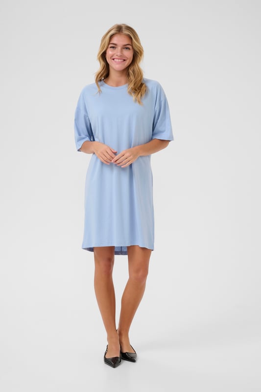 Oversize fit,Boven de knie,Elleboog lengte  Fijne was 30°, niet bleken, niet in de droger drogen, Druipnat ophangen in de schaduw, warm strijken max. 150° C, Droogreiniging  100% Katoen