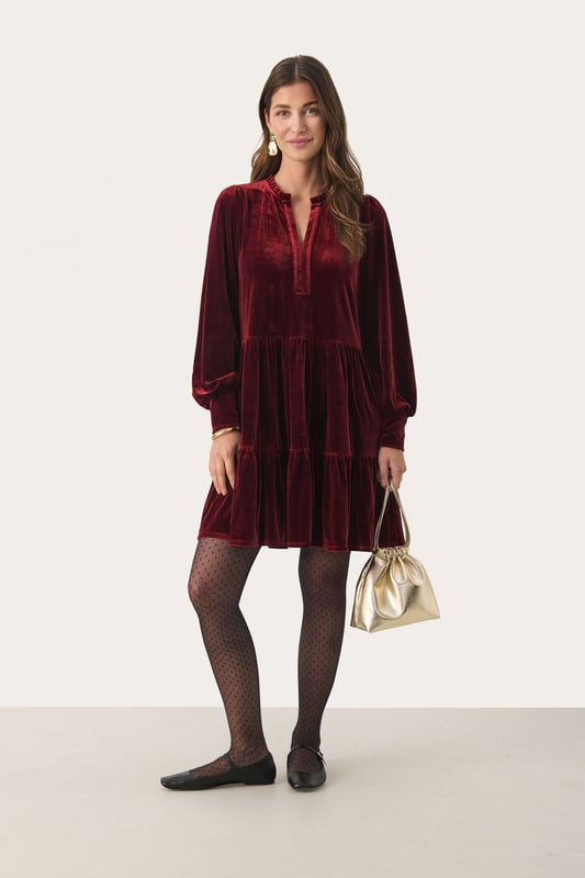 Relaxed fit,Über Knielänge,Lange Ärmel  Schonwäsche 30°, Nicht bleichen, Nicht im Trockner trocknen, Liegend trocken., Kalt bügeln max. 110° C, Trockenreinigung  60% Polyester,35% Polyester (Recycelt),5% Elasthan