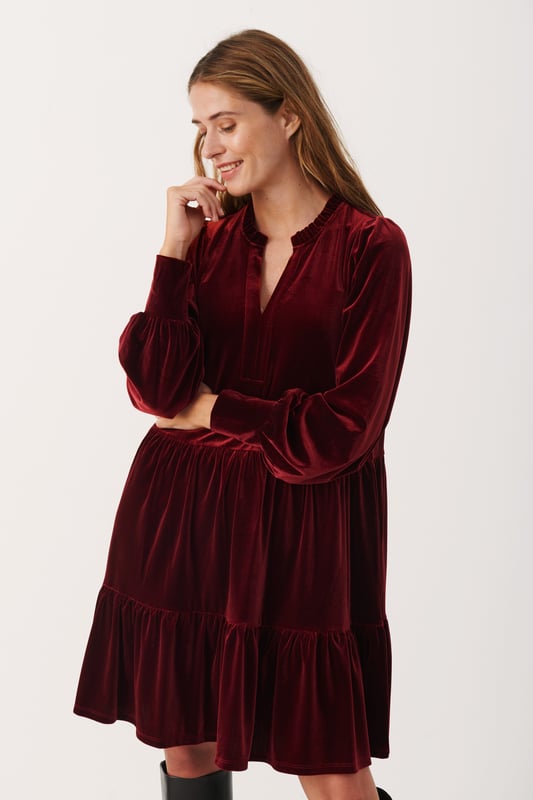 Relaxed fit,Über Knielänge,Lange Ärmel  Schonwäsche 30°, Nicht bleichen, Nicht im Trockner trocknen, Liegend trocken., Kalt bügeln max. 110° C, Trockenreinigung  60% Polyester,35% Polyester (Recycelt),5% Elasthan