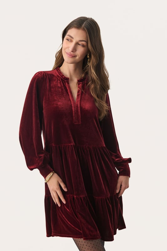 Relaxed fit,Über Knielänge,Lange Ärmel  Schonwäsche 30°, Nicht bleichen, Nicht im Trockner trocknen, Liegend trocken., Kalt bügeln max. 110° C, Trockenreinigung  60% Polyester,35% Polyester (Recycelt),5% Elasthan