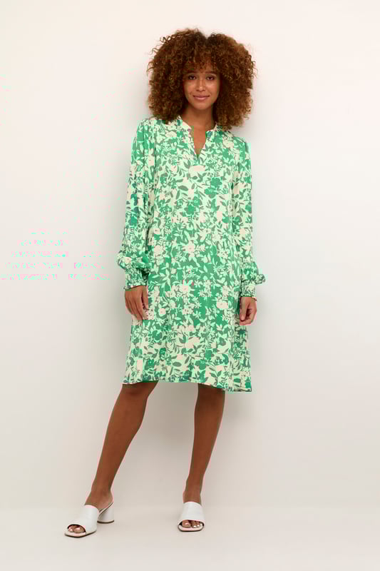 Relaxed fit,Boven de knie,Lange mouwen  Fijne was 30°, niet bleken, niet in de droger drogen, Liggend laten drogen., koud strijken max. 110° C, Droogreiniging  100% Viscose