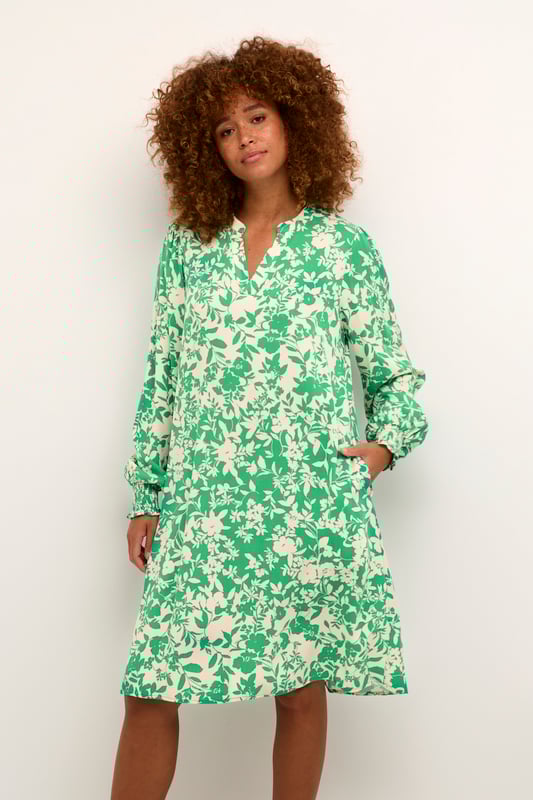 Relaxed fit,Boven de knie,Lange mouwen  Fijne was 30°, niet bleken, niet in de droger drogen, Liggend laten drogen., koud strijken max. 110° C, Droogreiniging  100% Viscose