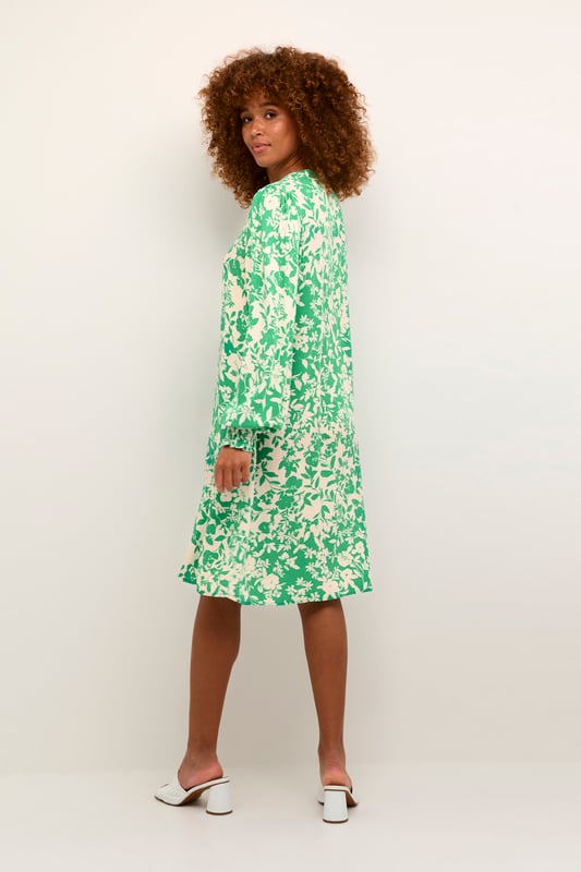 Relaxed fit,Boven de knie,Lange mouwen  Fijne was 30°, niet bleken, niet in de droger drogen, Liggend laten drogen., koud strijken max. 110° C, Droogreiniging  100% Viscose