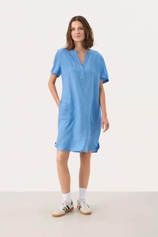 Regular fit,Boven de knie,Korte mouwen  Fijne was 30°, niet bleken, niet in de droger drogen, Druipnat ophangen in de schaduw, koud strijken max. 110° C, Droogreiniging  50% Linnen,50% Viscose (LENZING™ ECOVERO™)