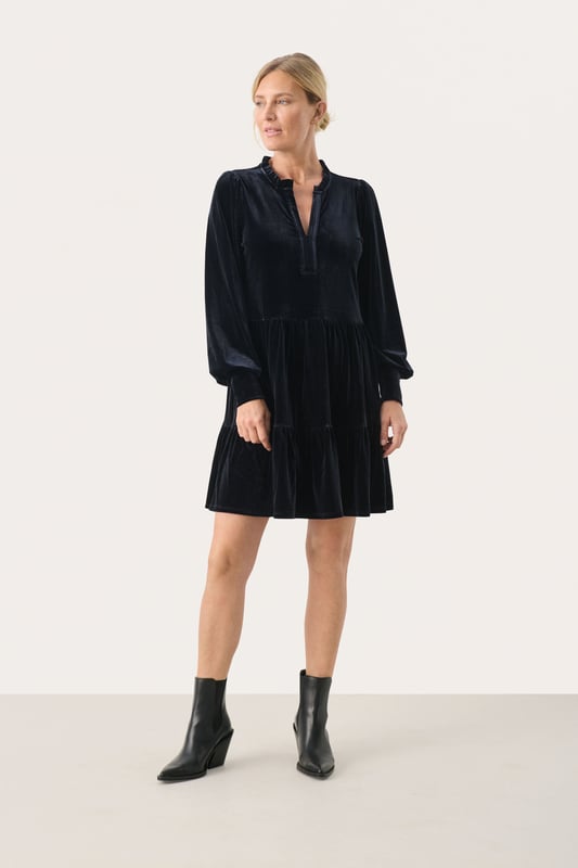 Relaxed fit,Über Knielänge,Lange Ärmel  Schonwäsche 30°, Nicht bleichen, Nicht im Trockner trocknen, Liegend trocken., Kalt bügeln max. 110° C, Trockenreinigung  60% Polyester,35% Polyester (Recycelt),5% Elasthan