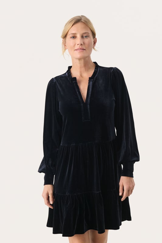 Relaxed fit,Über Knielänge,Lange Ärmel  Schonwäsche 30°, Nicht bleichen, Nicht im Trockner trocknen, Liegend trocken., Kalt bügeln max. 110° C, Trockenreinigung  60% Polyester,35% Polyester (Recycelt),5% Elasthan