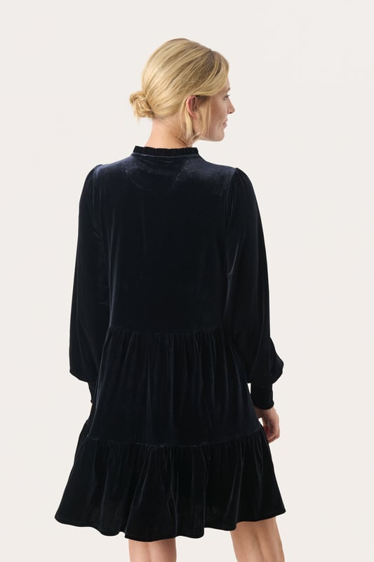 Relaxed fit,Über Knielänge,Lange Ärmel  Schonwäsche 30°, Nicht bleichen, Nicht im Trockner trocknen, Liegend trocken., Kalt bügeln max. 110° C, Trockenreinigung  60% Polyester,35% Polyester (Recycelt),5% Elasthan
