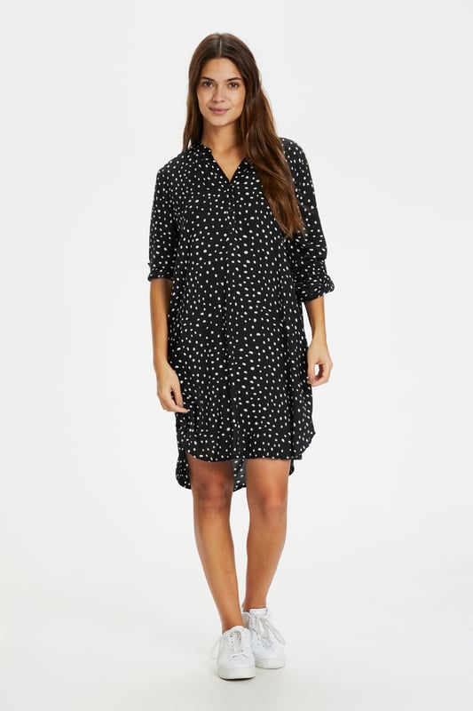 Regular fit,Net boven de knie,Lange mouwen  Fijne was 30°, niet bleken, niet in de droger drogen, Liggend laten drogen in de schaduw, warm strijken max. 150° C, Chemisch laten reinigen.  100% Viscose (LENZING™ ECOVERO™)
