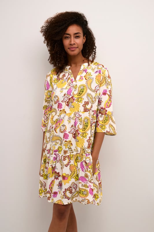 Kim,Loose fit,Boven de knie,3/4 mouwen  Fijne was 30°, niet bleken, niet in de droger drogen, Druipnat ophangen in de schaduw, koud strijken max. 110° C, Droogreiniging  55% Viscose (LENZING™ ECOVERO™),45% Viscose