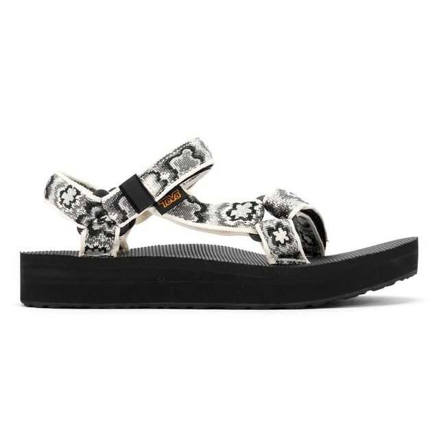 Der Midform Universal liegt genau zwischen dem Flatform Universal und dem Original Universal und erfreut Menschen. Das Obermaterial aus umweltfreundlichem Unifi® Repreve recyceltem Polyester-Webbing ist äußerst strapazierfähig und trocknet schnell nach dem Nasswerden. Das Universal-Befestigungssystem mit Klettverschluss sorgt für einen sicheren Sitz und ein schnelles An- und Ausziehen.