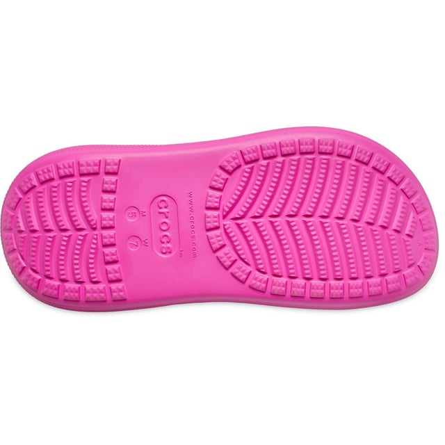 A fresh new take on the classic clog, the Crush is a bold new style with a raised midsole, letting the wearer make a fashionable fun statement with an elevated silhouette.