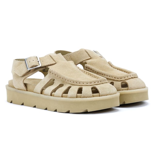Fischersandalen im Stil, gefertigt aus hochwertigem Wildleder. Mit einer klassischen handgenähten Mokassin-Apron-Zehenpartie und sicherer Schnallenverschluss für eine individuelle Passform. Entwickelt mit einer leichten EVA-Sohle für verbesserten Komfort und Langlebigkeit. Perfekt für den Sommer und lässigen Outdoor-Stil.
