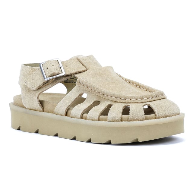 Fischersandalen im Stil, gefertigt aus hochwertigem Wildleder. Mit einer klassischen handgenähten Mokassin-Apron-Zehenpartie und sicherer Schnallenverschluss für eine individuelle Passform. Entwickelt mit einer leichten EVA-Sohle für verbesserten Komfort und Langlebigkeit. Perfekt für den Sommer und lässigen Outdoor-Stil.