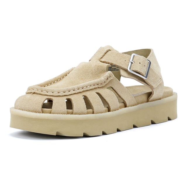 Fischersandalen im Stil, gefertigt aus hochwertigem Wildleder. Mit einer klassischen handgenähten Mokassin-Apron-Zehenpartie und sicherer Schnallenverschluss für eine individuelle Passform. Entwickelt mit einer leichten EVA-Sohle für verbesserten Komfort und Langlebigkeit. Perfekt für den Sommer und lässigen Outdoor-Stil.