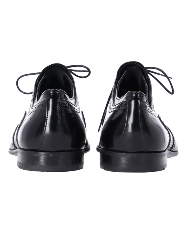 Empfohlener Verkaufspreis
Verleihen Sie Ihren Freizeitschuhen mit diesen Sneakers von Prada einen luxuriösen Touch. Sie sind aus schwarzem Lackleder gefertigt und mit Brogue-Details und Schnürung versehen. Sie sind die perfekte Wahl, wenn Sie sowohl Komfort als auch Stil wünschen.

Mit Staubbeutel.

Prada-Brogues zum Schnüren aus schwarzem Lackleder
Zustand: gut
Material: Lackleder
Größe: US7,5
Gebrauchsspuren: abgewetzte Sohlen
SKU: 355801