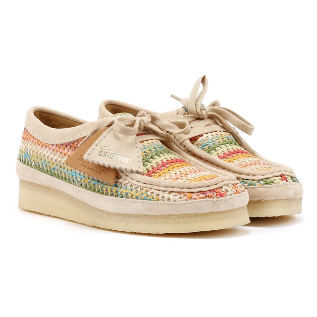Moccasin style shoe featuring a multicolour crochet raffia upper for a handcrafted aesthetic. Designed with a natural pebble crepe sole for flexibility, natural flat laces, and a tonal suede rand for a refined finish.