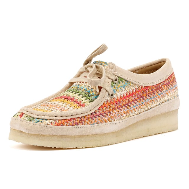Moccasin style shoe featuring a multicolour crochet raffia upper for a handcrafted aesthetic. Designed with a natural pebble crepe sole for flexibility, natural flat laces, and a tonal suede rand for a refined finish.