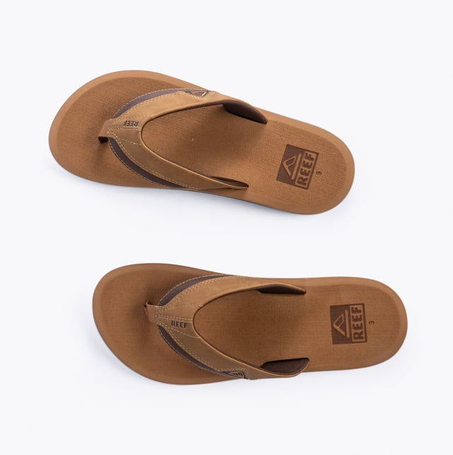 These men's flip-flops feature a synthetic upper, lightweight EVA sole, and breathable design. Ideal for casual wear, they offer comfort with a slip-on style and a round toe shape