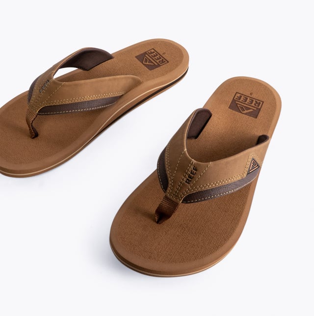 These men's flip-flops feature a synthetic upper, lightweight EVA sole, and breathable design. Ideal for casual wear, they offer comfort with a slip-on style and a round toe shape