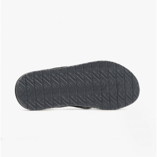 Our bestselling Phantom flip flop, built for the beach, gets a revamped cushion footbed, with REEF’s signature high energy rebound footbed for more cushioning in every step. Also with heel cupping and a high density rubber outsole.